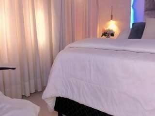 Nathalie Rivers live webcam show