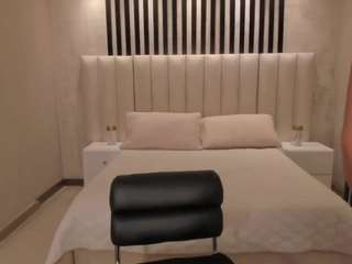 le modèle sunnyrivers est en webcam porno dans un show sur le site camsoda, il possède les tags suivants: amateur,handjob,strip,spank,solo,pov,orgasm,natural,lush,ass,living room,flashing,fingers,dildo,cum,control,brown eyes,blowjob,black hair,bedroom