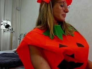 milf-tea from CamSoda is Freechat