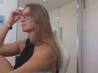 milf-tea live webcam show