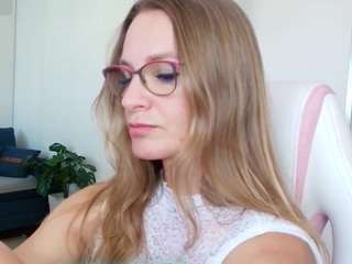 milf-tea live webcam show