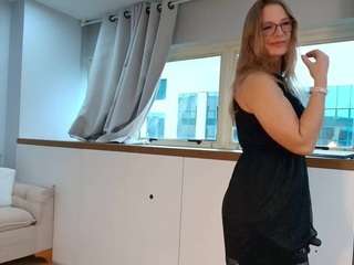 milf-tea's live room