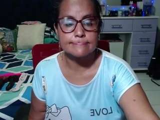 samy-mature's CamSoda show and profile