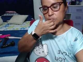 samy-mature, female webcam model,  years old, on live webcam