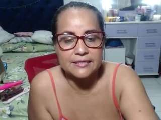 samy-mature's CamSoda show and profile