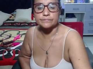 samy-mature's CamSoda show and profile