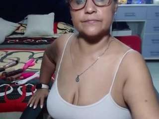 samy-mature's CamSoda show and profile