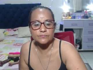 samy-mature's CamSoda show and profile