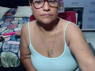 le modèle samy-mature est en webcam porno dans un show sur le site camsoda, il possède les tags suivants: ass bouncing,lovense,young adult,wet,toys,tease,striptease,strip,solo,shaved pussy,pussy,pov,natural,middle aged,bedroom,lush,mature,hairy pussy,dildo or vibrator,black hair