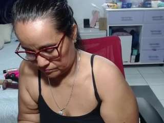 This model is live right now. samy-mature