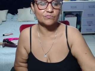 Este modelo está en vivo ahora. samy-mature