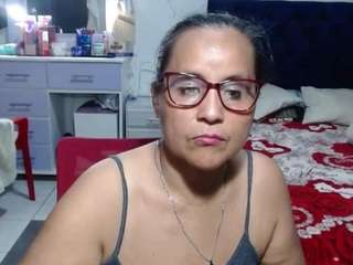 Live cam show with Samy-mature