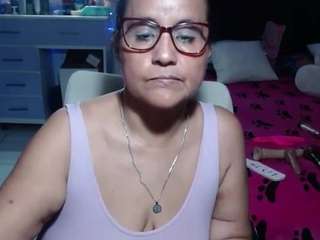 Live cam show with Samy-mature