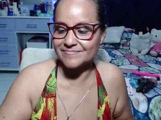 Live cam show with Samy-mature