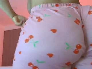 Acest model este live acum. melonsboobss