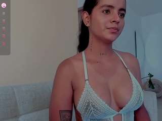 Live webcam model lauracriistina on Soda Cams