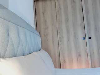 lauracriistina Live Webcam on CamSoda