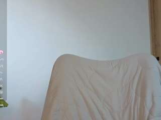 Live webcam model lauracriistina on Soda Cams