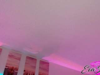 evajonez Live Webcam on CamSoda