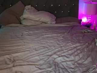 evajonez Live Webcam on CamSoda