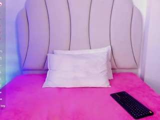 Live webcam model kaity-layne on Soda Cams