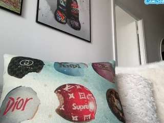 Live webcam model misskellyy on Soda Cams