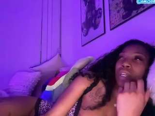 Live webcam model misskellyy on Soda Cams