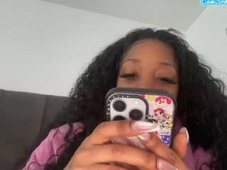 Live webcam model misskellyy on Soda Cams