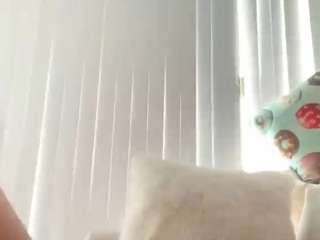 Live webcam model misskellyy on Soda Cams