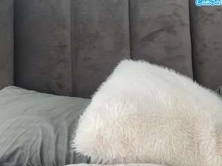 Misskellyy's cam show statistics and live stream