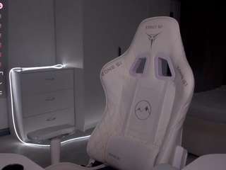 evelina-fox, female webcam model,  years old, on live webcam