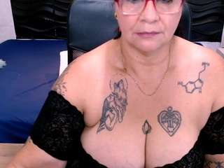 laura-riley webcam model