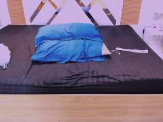 le modèle laura-riley est en webcam porno dans un show sur le site camsoda, il possède les tags suivants: ahegao,lovense,toys,tattoos,strip,shaved-pussy,public,nipple piercings,milf,middle aged,anal,lush,mature,lingerie,black hair,anal toys,granny,bikini,bedroom,blowjob