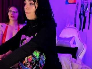 DUNGEONGIRLS1