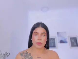 E M E L I E - 89's Live Sex Cam Show