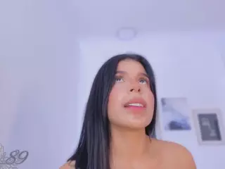 E M E L I E - 89's Live Sex Cam Show