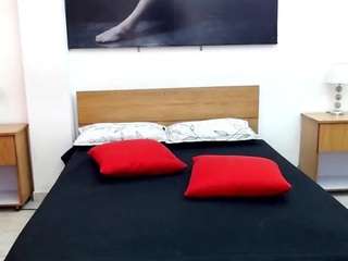 lunaandmalorybra... Live Webcam on CamSoda
