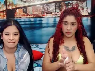 LunaAndMaloryBrag's Live Sex Cam Show