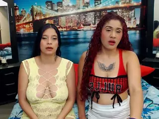 LunaAndMaloryBrag's Live Sex Cam Show