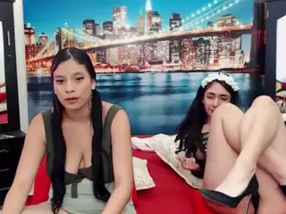 LunaAndMaloryBrag's Live Sex Cam Show