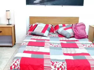 LunaAndMaloryBrag's Live Sex Cam Show