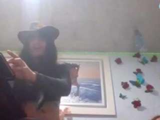 hotsexybigcum's CamSoda show and profile