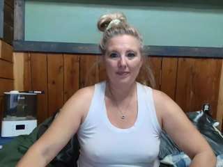 le modèle lisalovexxx est en webcam porno dans un show sur le site camsoda, il possède les tags suivants: amateur,anal toys,blowjob,butt plug,cuckold,drinking,green eyes,joi,normal,smoking,tattoos,big tits,blonde hair,hd