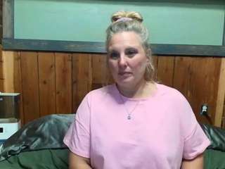 le modèle lisalovexxx est en webcam porno dans un show sur le site camsoda, il possède les tags suivants: amateur,anal toys,blowjob,butt plug,cuckold,drinking,green eyes,joi,normal,smoking,tattoos,big tits,blonde hair,hd