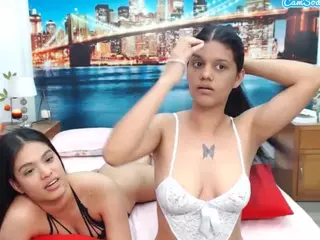 MishellFolk's Live Sex Cam Show