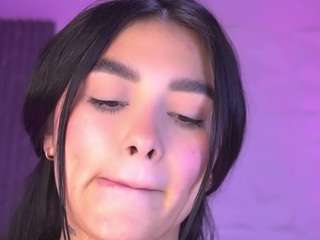 kaillyn-r's CamSoda show and profile