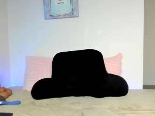 ccsummerz's CamSoda show and profile