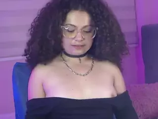 SuzieBluee's Live Sex Cam Show