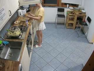 camsoda voyeurcam-julmodels-kitchen-2