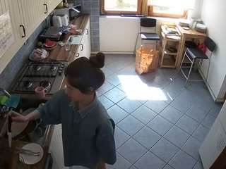 camsoda voyeurcam-julmodels-kitchen-2